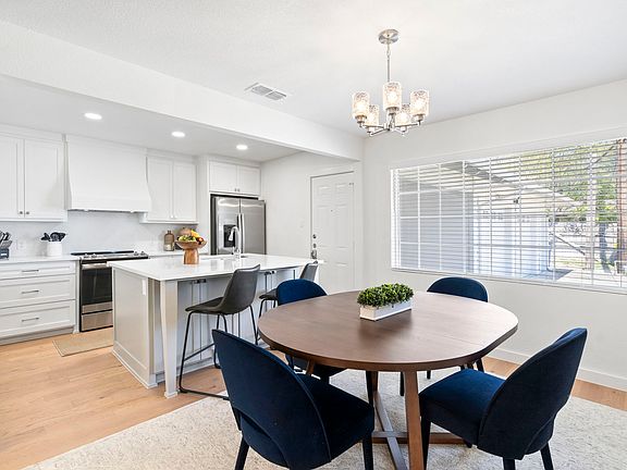 Dining area picture 1