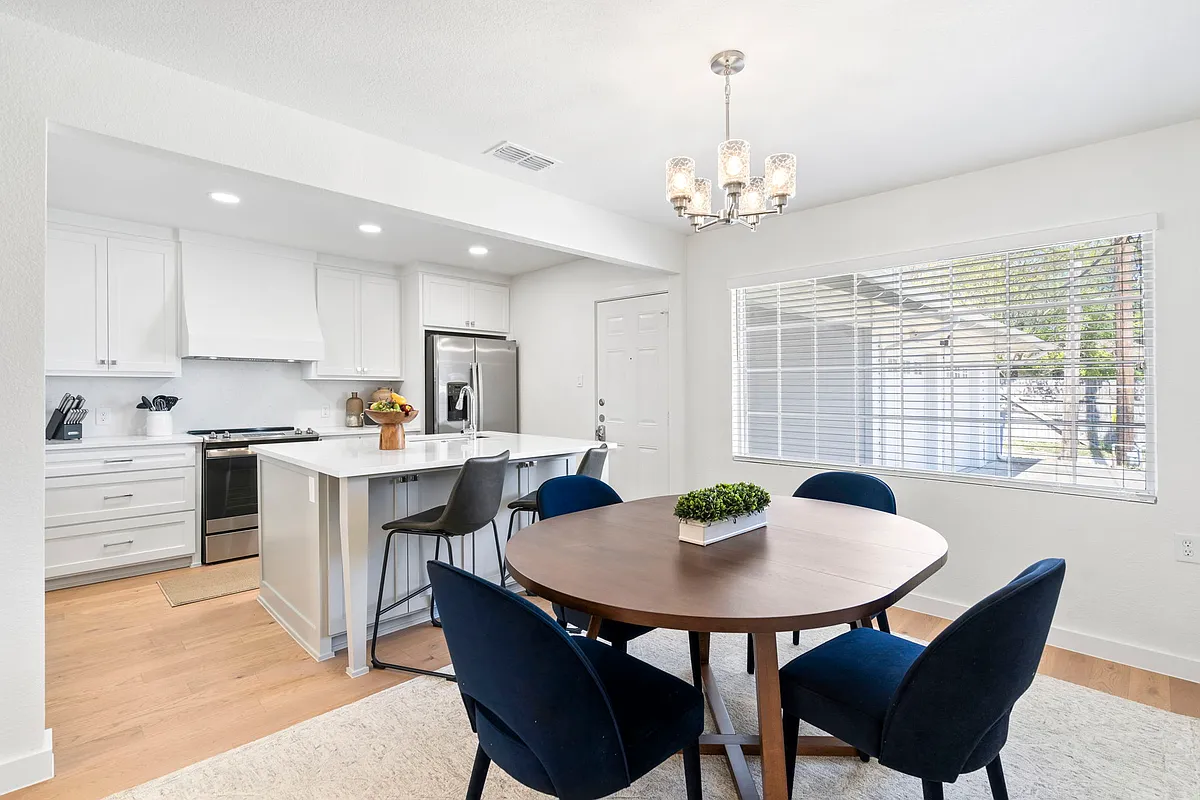 Dining area picture 1 - 6503 Ravendale Ln