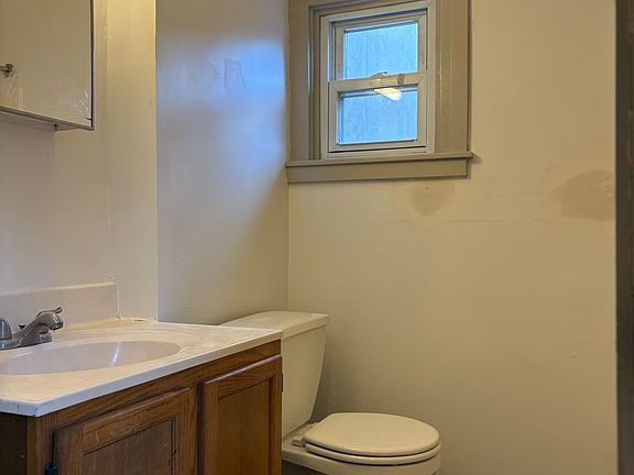 5th image of 301 E King St #303-2