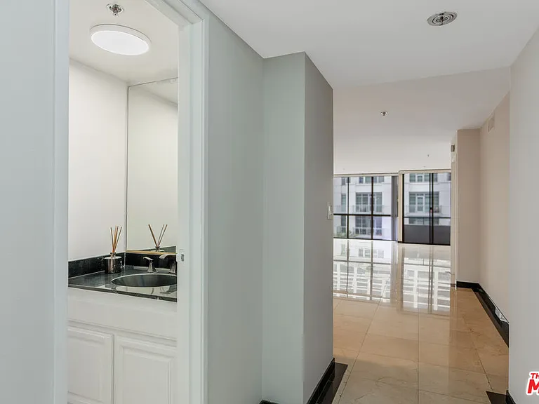 10660 Wilshire Blvd #703 — Photo 3