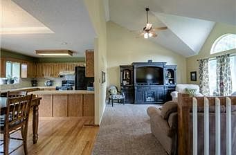 4th image of 604 NE Bryant Dr