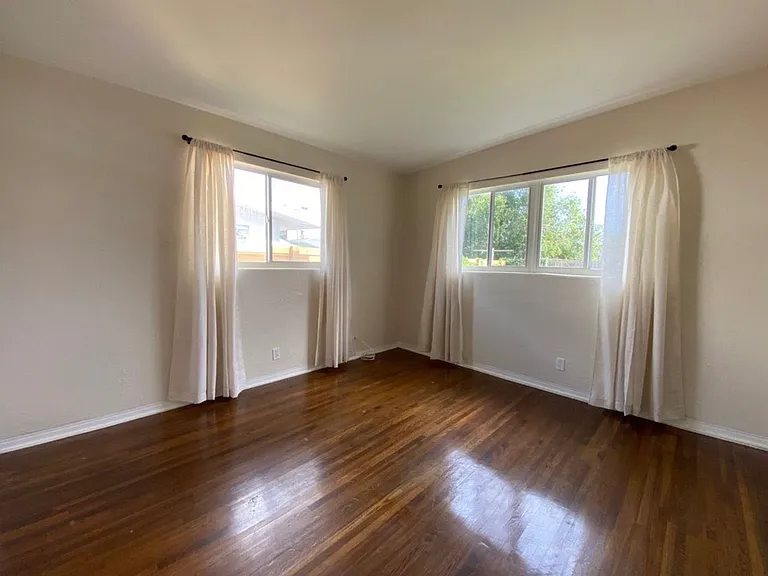 424 Manhattan Ave — Photo 12