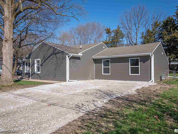 3rd image of 1103 E Parkside Ln