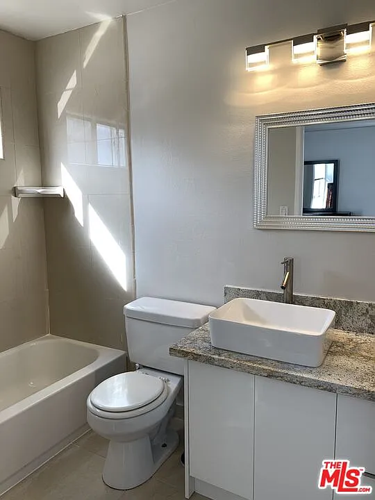 2 bed, 2.0 bath, 1350 sqft, $3,600 — Photo 4