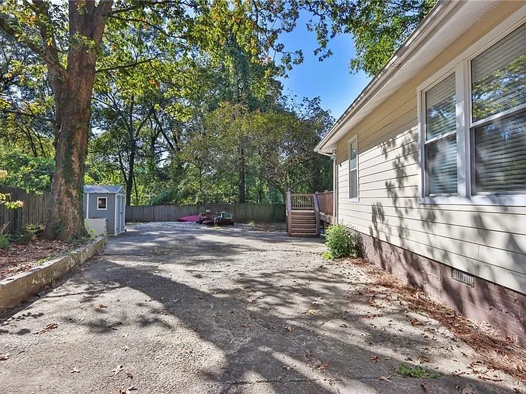 265 Haas Ave SE — Photo 32
