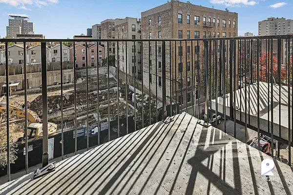 Rented by REZI | media 19