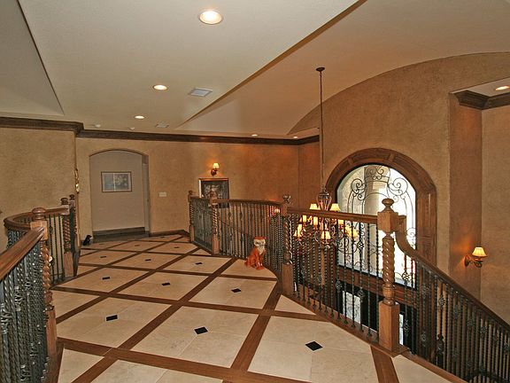 UPSTAIRS BREEZEWAY