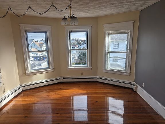 5th image of 228 Cowden St Floor 3