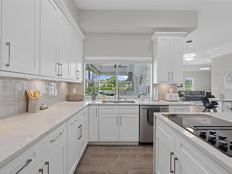 9010 Gardens Glen Cir — Photo 44