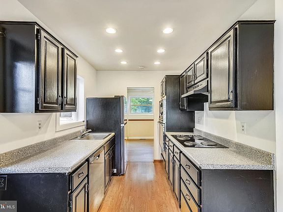 5th image of 608 Wayward Dr