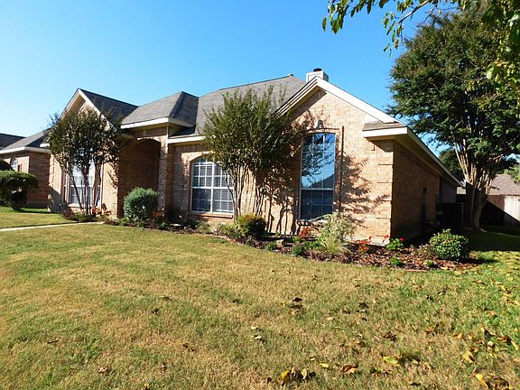 3rd image of 2213 Woodglen Dr