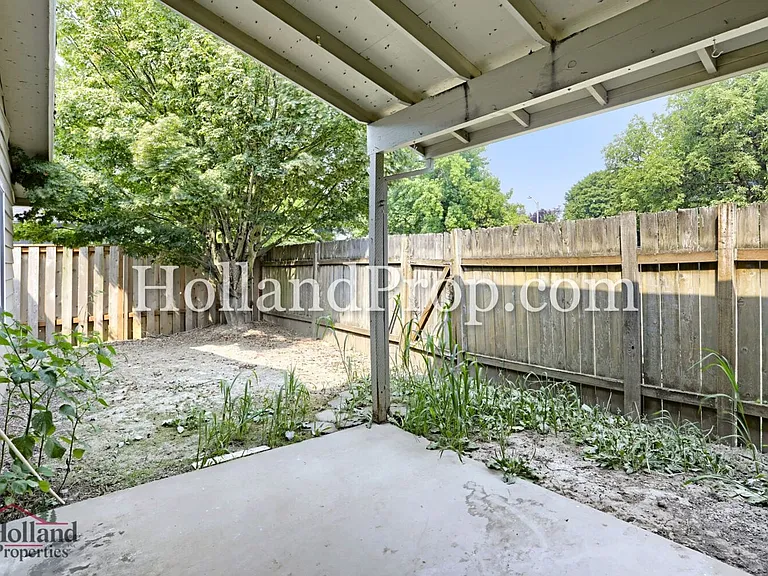 1974 NE Barberry Dr — Photo 21