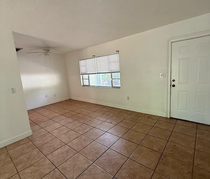 1252 Eldridge St — Photo 4