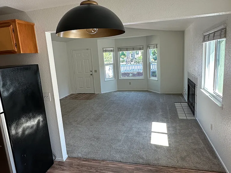 5000 San Francisco Blvd — Photo 6