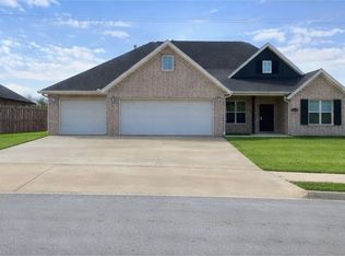 335 Waterfall Ln, Springdale, AR 72762
