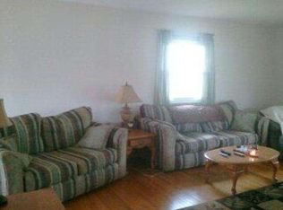 409 Roberts Dr, Mukwonago, WI 53149