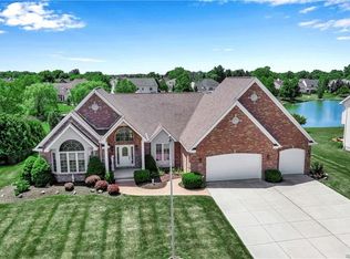 8171 Golden Oak Cir, Williamsville, NY 14221