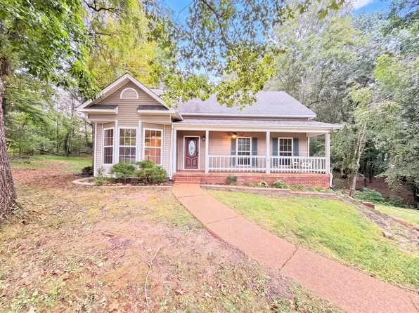 608 Beechtree Ct, Burns, TN 37029