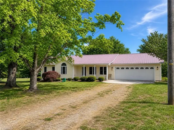 858 George Murphy Rd, Winston Salem, NC 27107