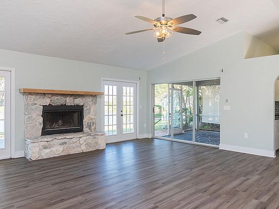 5th image of 3146 57th Avenue Cir E