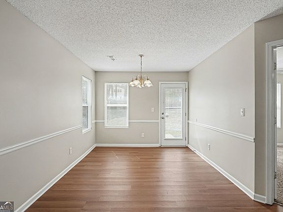 5th image of 85 Homestead Pl