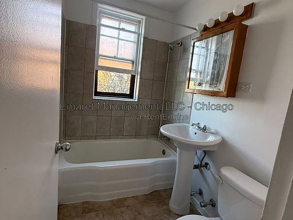 4th image of 2411 W Berwyn Ave #2425-2A