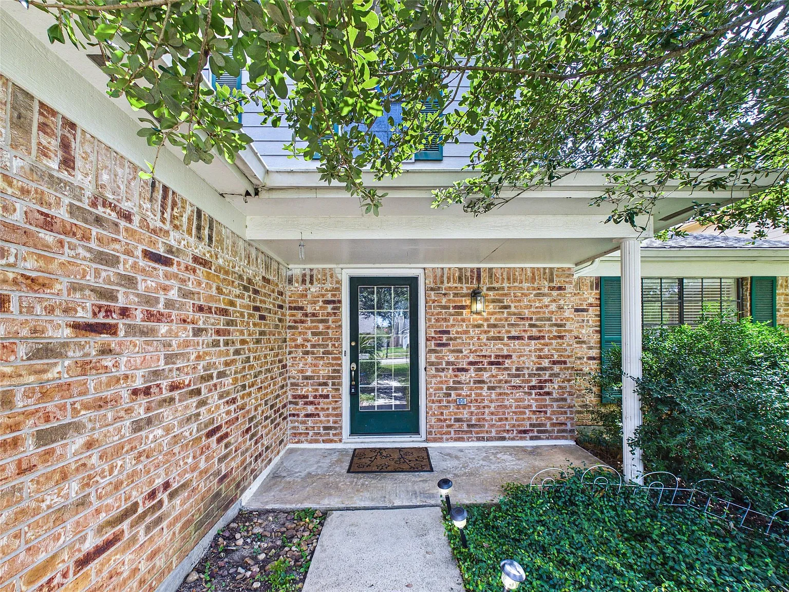 4 bed, 2.5 bath, 2464 sqft, $2,500 — Photo 3