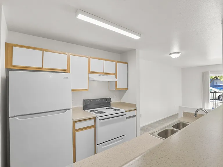 La Cantera Senior Apartments — Photo 3