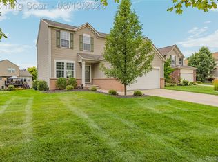 1010 Callaway Ct, Howell, MI 48843