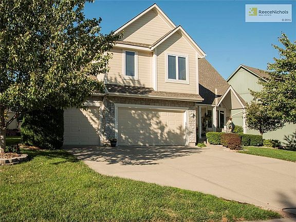 Sought after 3 car garage and casement windows!