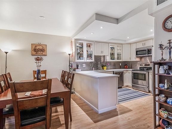 5th image of 18316 Hatteras St APT 1