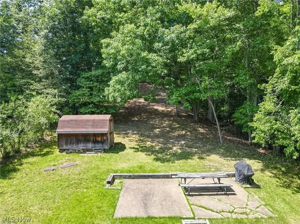 154 W Mohawk Dr, Malvern, OH 44644