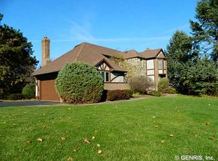 31 Foxboro Ln, Fairport, NY 14450