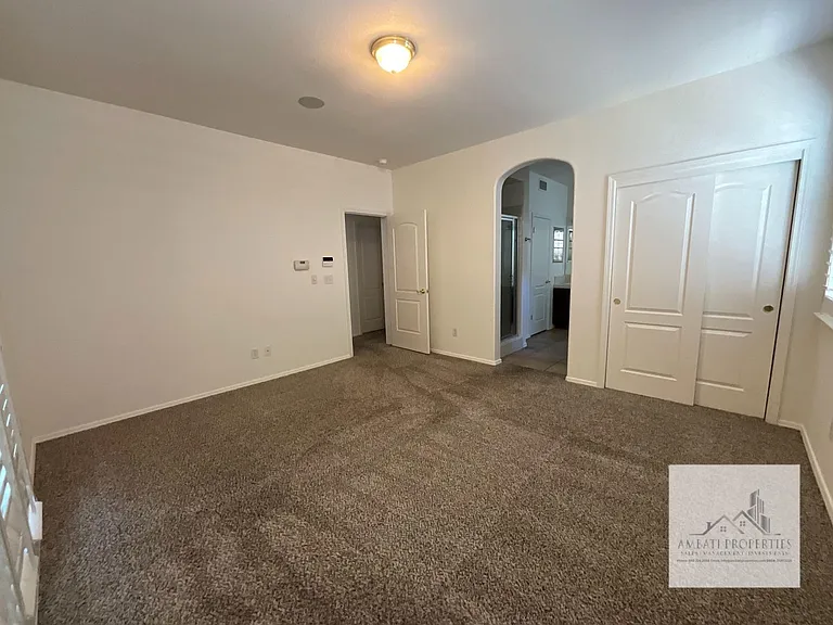 626 W Lisbon Ln — Photo 12