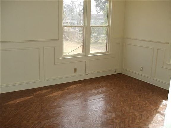 4th image of 2340 Lombardy Dr