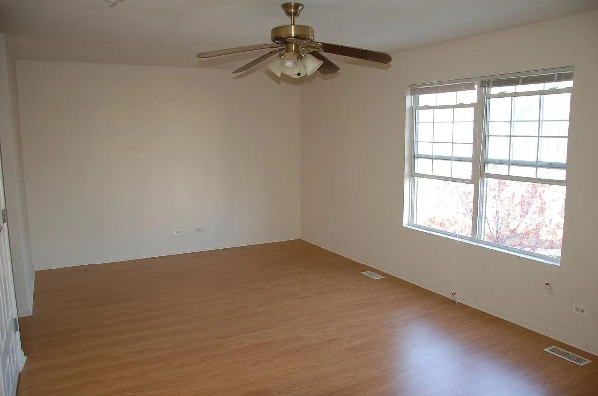 3 bed, 2.5 bath, 1472 sqft, $2,300 — Photo 4