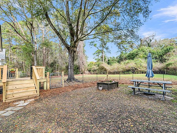 3rd image of 1014 Benton Bend Rd