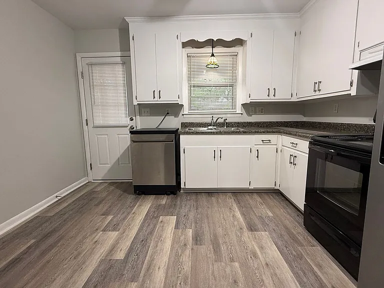 1746 E Avalon Cir #B — Photo 4