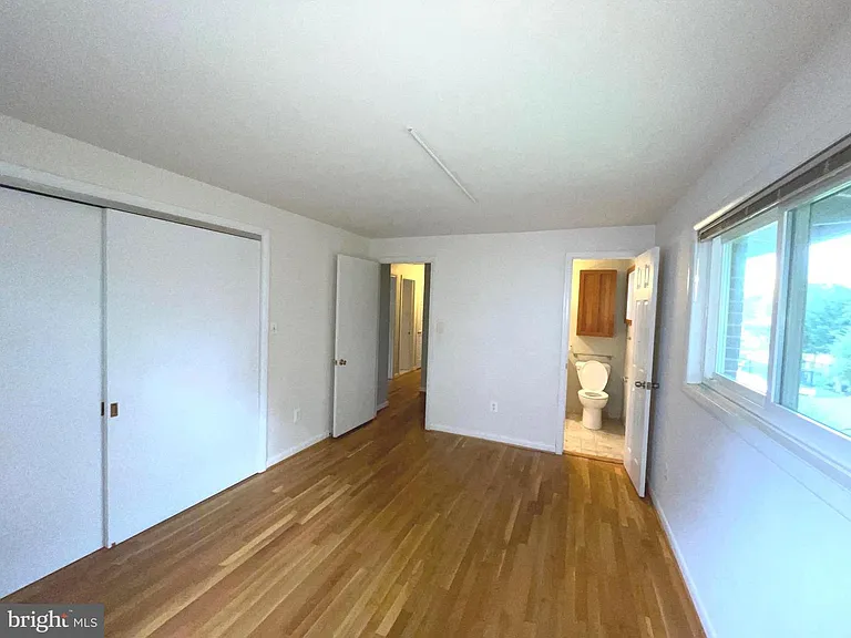 6933 Tyndale St — Photo 12