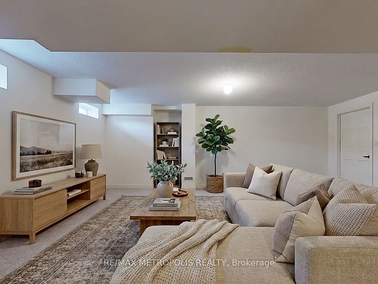 647 Fleetwood Dr — Photo 43