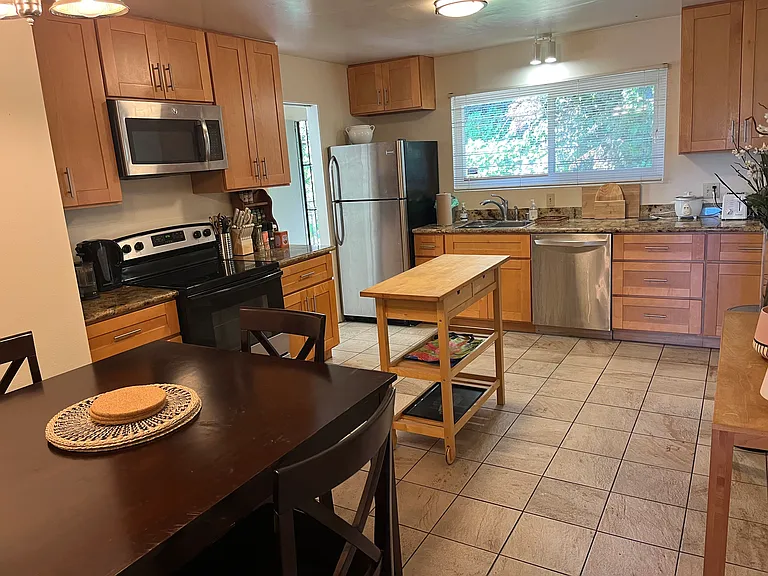 655 Macarthur Blvd #4 — Photo 14