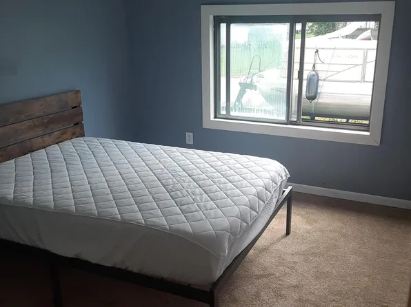 9 Pinnacle St, Ticonderoga, NY 12883