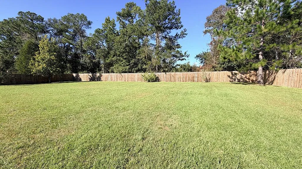 4 bed, 2.0 bath, 1909 sqft, $1,695 — Photo 4