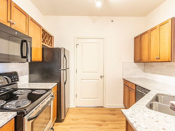 4th image of 710 Walker Sq APT 3B