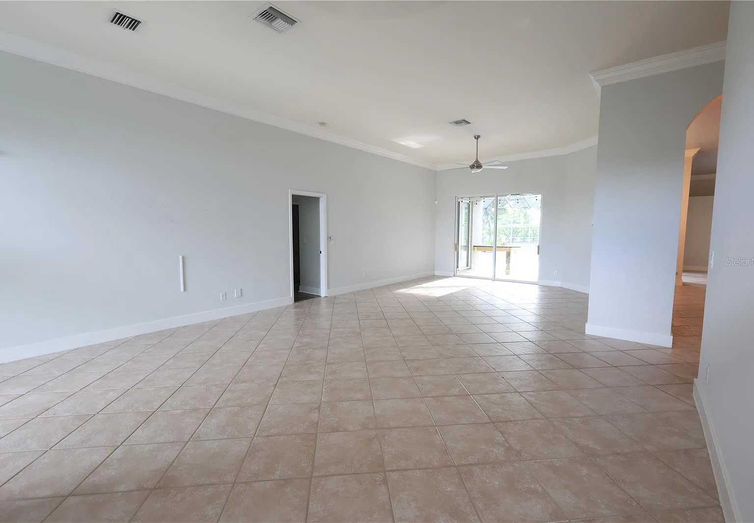 5 bed, 2826 sqft, $3,700 — Photo 4