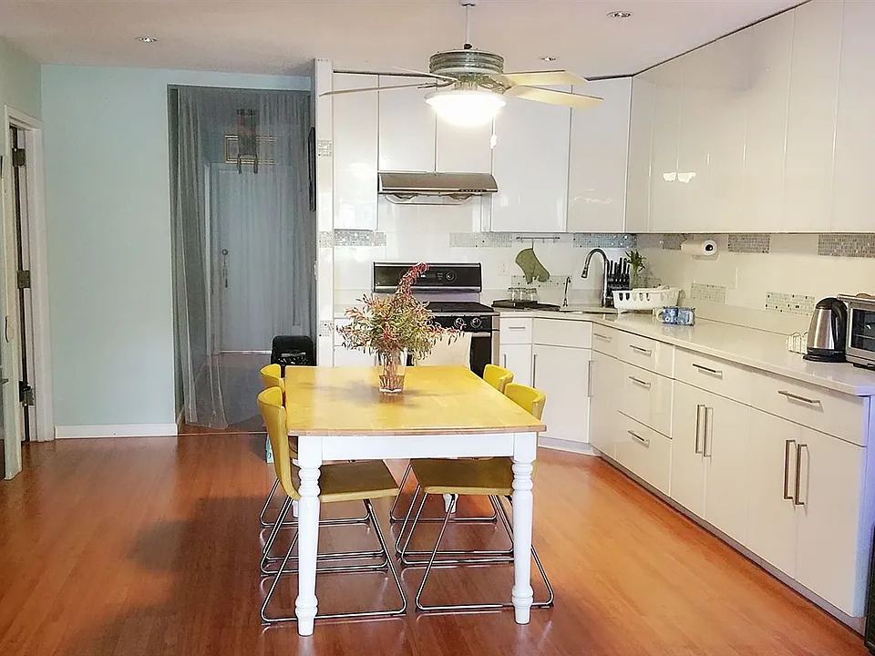 OPEN KITCHEN