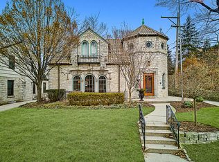 4712 N Bartlett Ave, Whitefish Bay, WI 53211