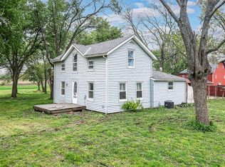 21183 Hollingsworth Rd, Tonganoxie, KS 66086