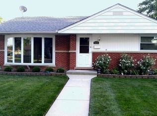7333 W Greenleaf St, Niles, IL 60714