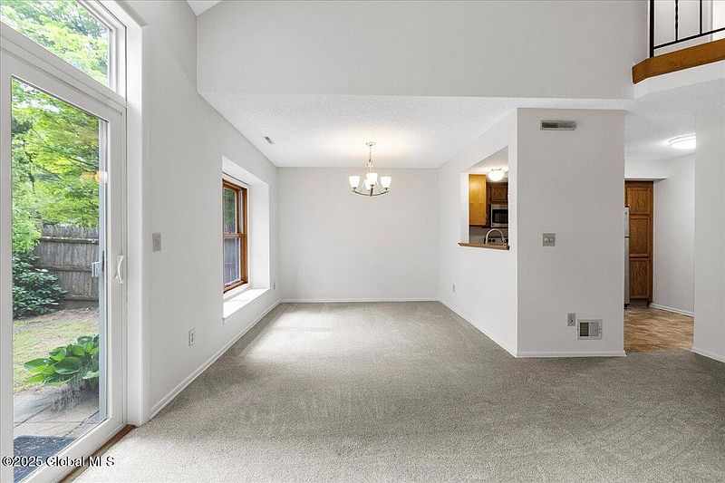 5th image of 10 Tiffany Drive